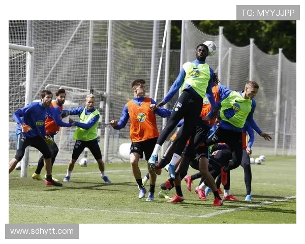 《德甲球队阵容过于薄弱的现象与潜在问题分析》