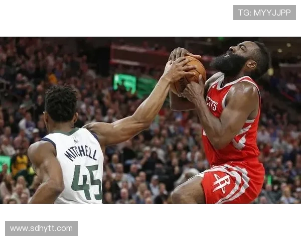 火箭与快船激战第七场决胜时刻 上演惊心动魄的逆转大战