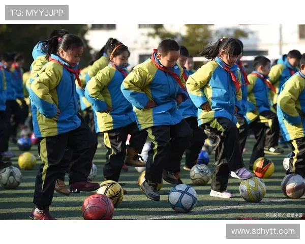 足球智慧课堂：用90分钟课程提升200%战术意识